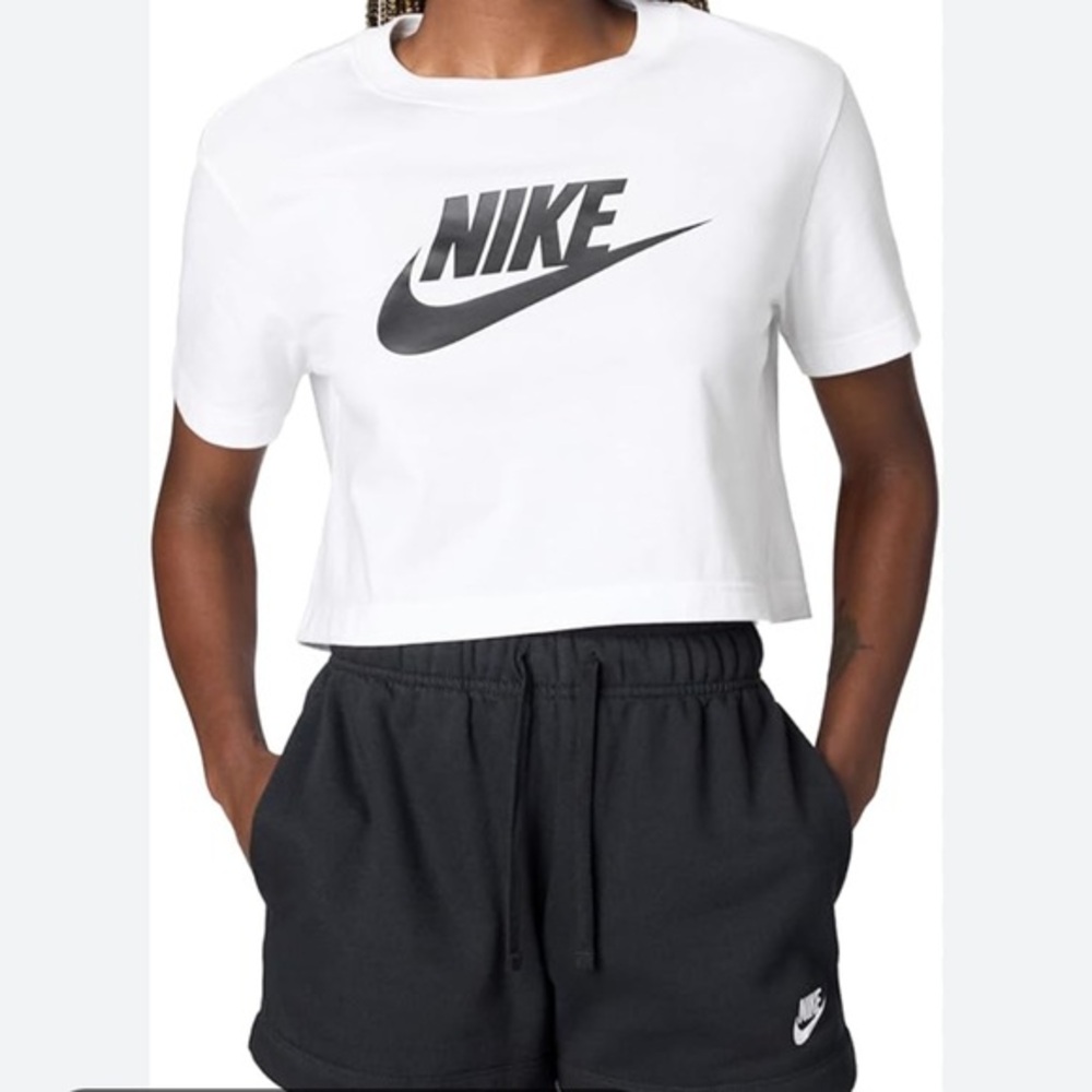 Nike White Sportwear Essential Women’s Cropped Logo T-Shirt Size Extra Small.